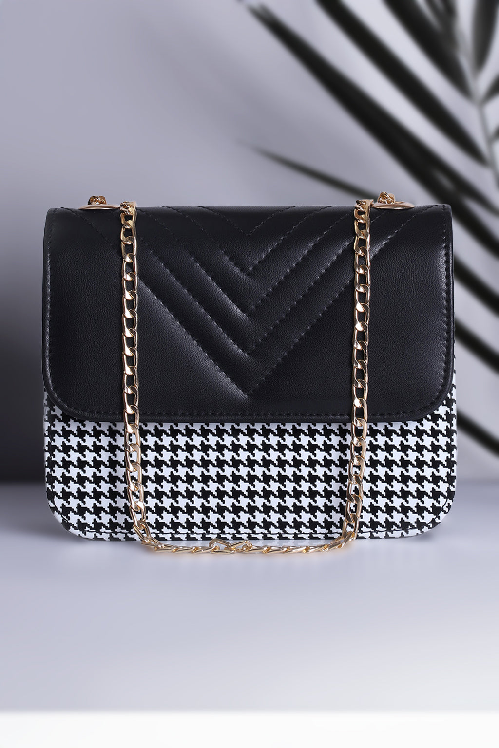 Fineur Shoulder Bag ChevronFlap - Black